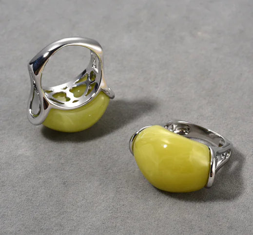 Anillo Verde Uva con Diseño Avanzado