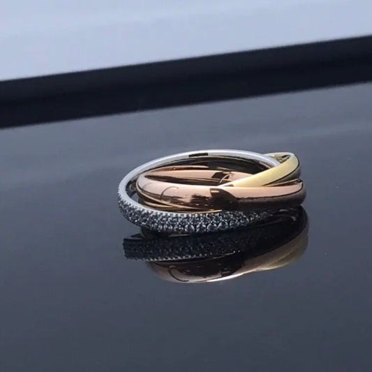 Tres Anillos de Tendencia Cruzada con Diseño de Pareja de Diamantes