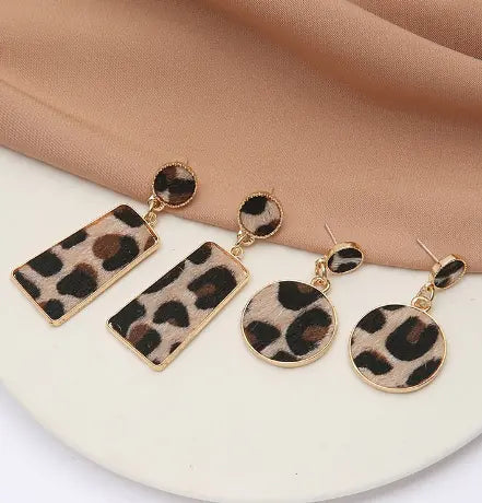 Aretes de Cuero de Doble Cara con Estampado de Leopardo y Forma de Gota