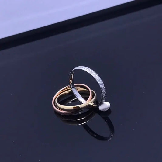 Tres Anillos de Tendencia Cruzada con Diseño de Pareja de Diamantes