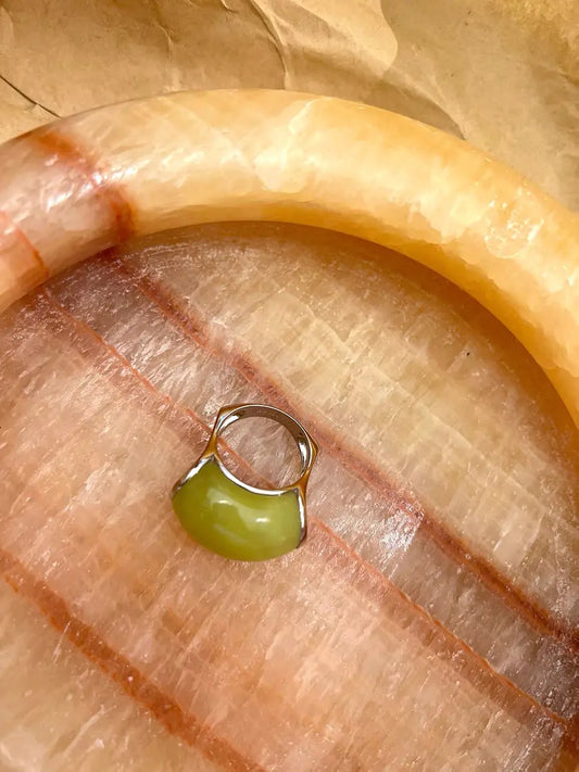 Anillo Verde Uva con Diseño Avanzado