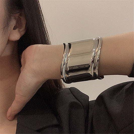 Pulsera Asimétrica de Onda Metálica Advanced Sense