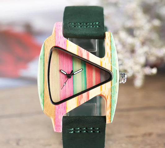 Reloj de Madera - Diseño Triangular Colorido