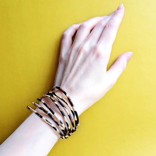 Pulsera de Cuero con Estampado de Leopardo