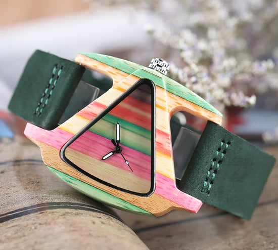 Reloj de Madera - Diseño Triangular Colorido