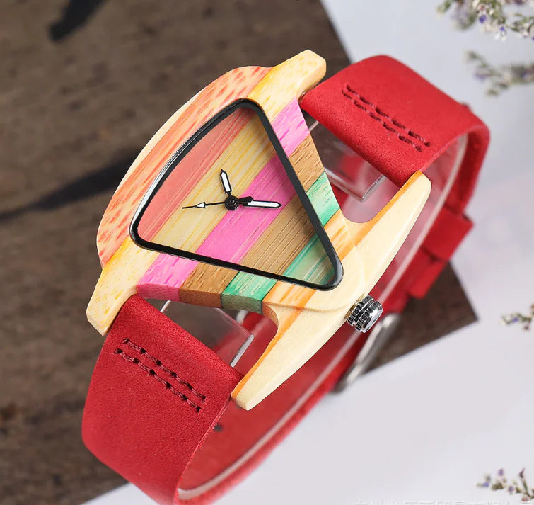 Reloj de Madera - Diseño Triangular Colorido