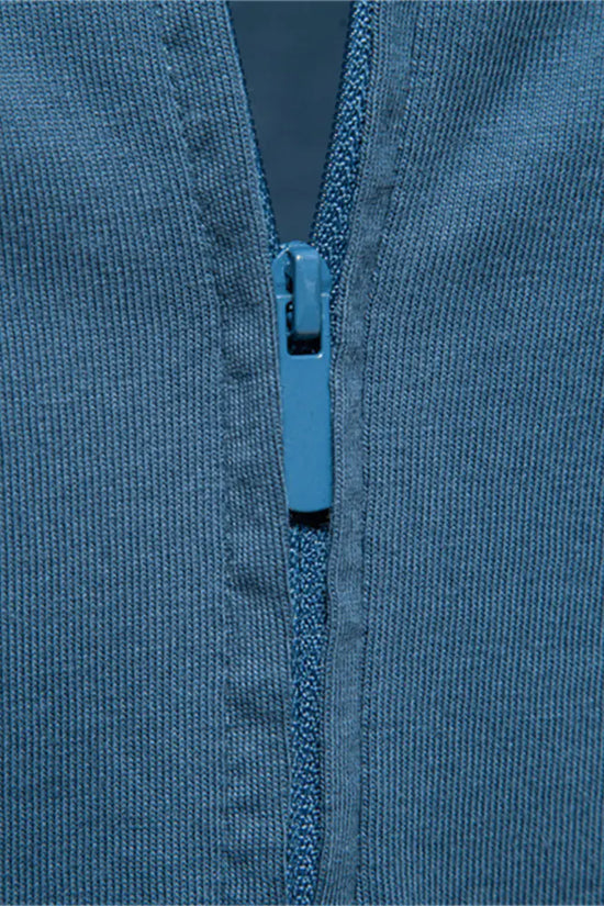 Camiseta de Cuello en V Bordada de Color Sólido para Hombre