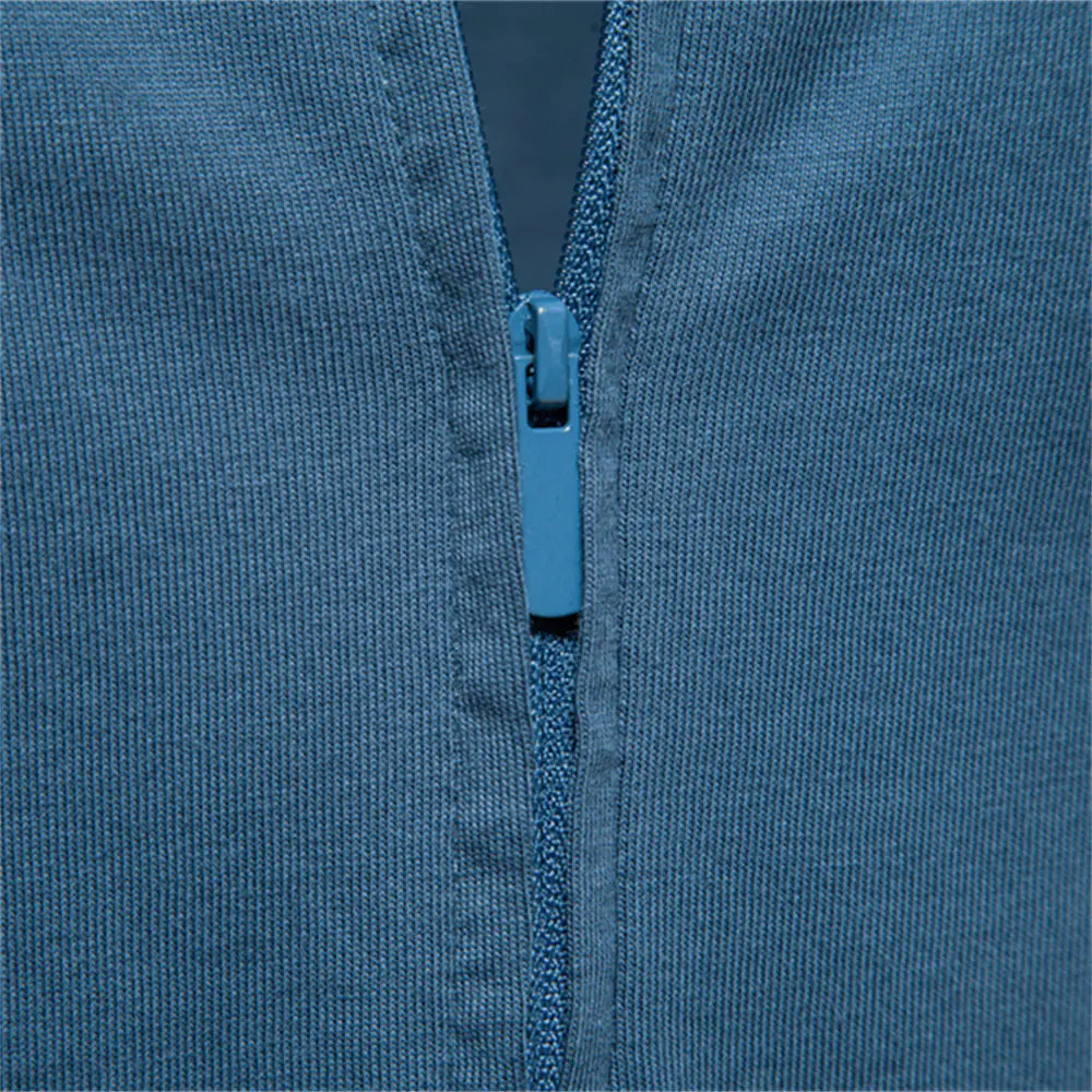 Camiseta de Cuello en V Bordada de Color Sólido para Hombre