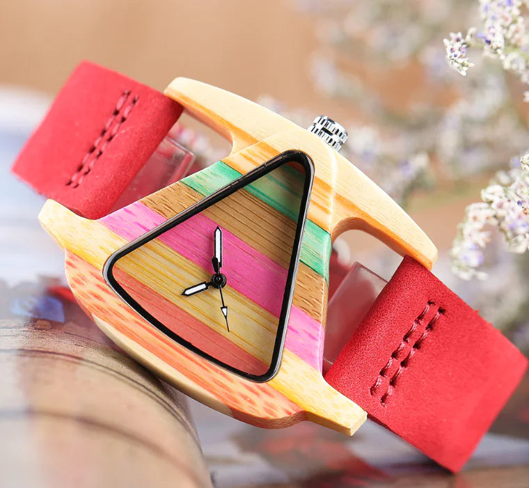 Reloj de Madera - Diseño Triangular Colorido