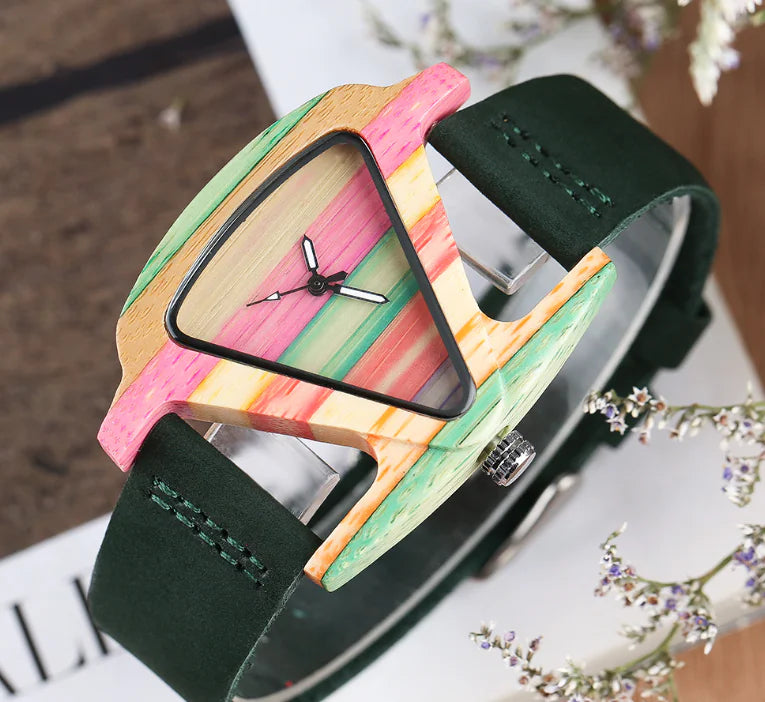 Reloj de Madera - Diseño Triangular Colorido