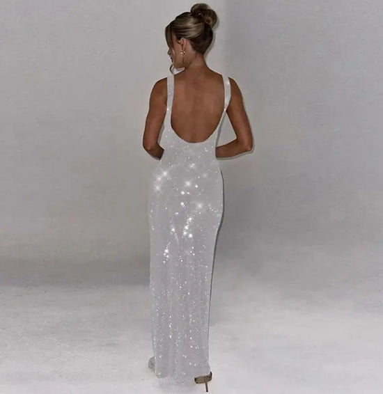Vestido largo de lentejuelas con espalda descubierta y tirantes, diseño glamuroso para ocasiones especiales y cócteles.