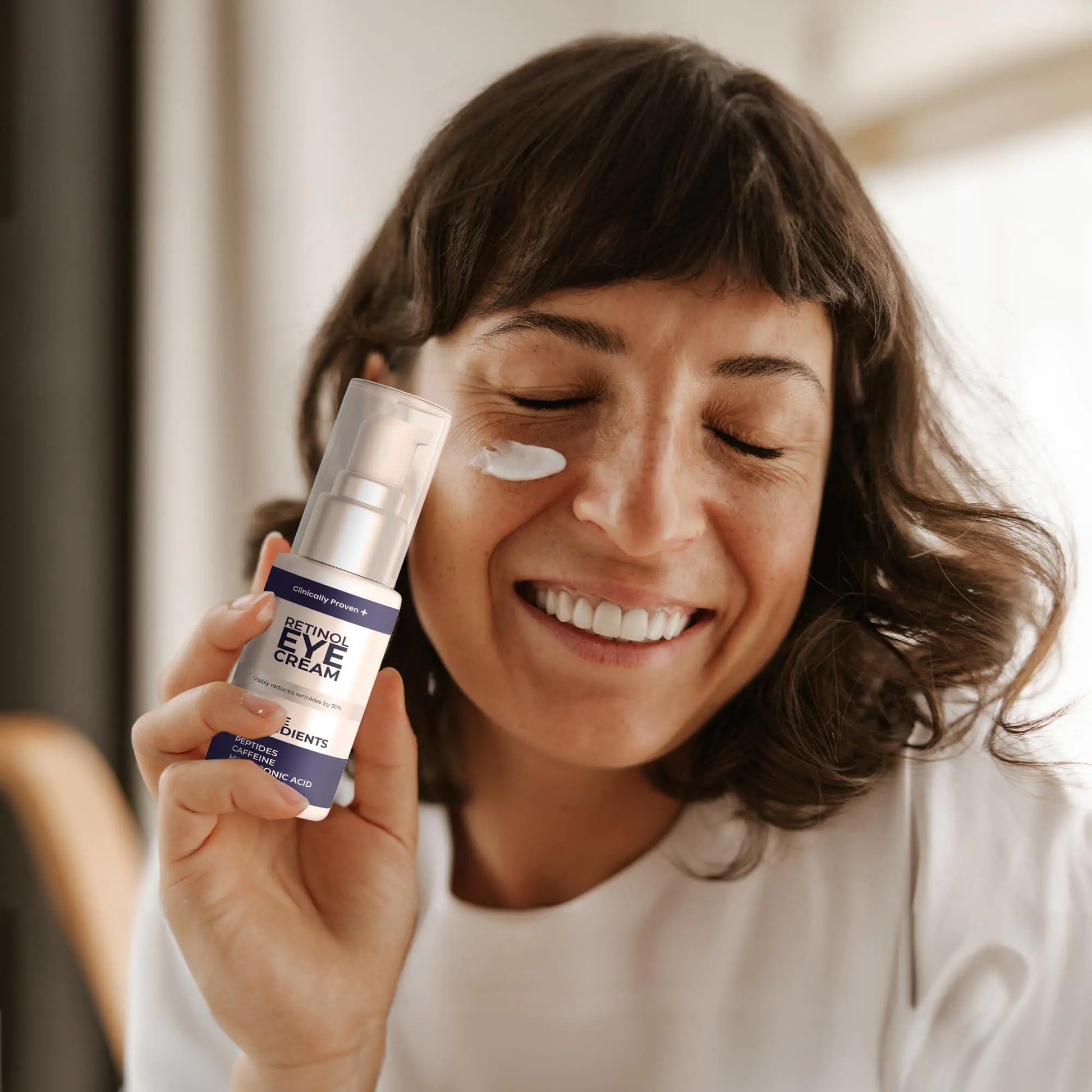 Crema de Ojos con Retinol para la Hinchazón y Bolsas Debajo de los Ojos con Ácido Hialurónico y Péptidos