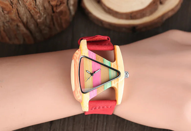 Reloj de Madera - Diseño Triangular Colorido