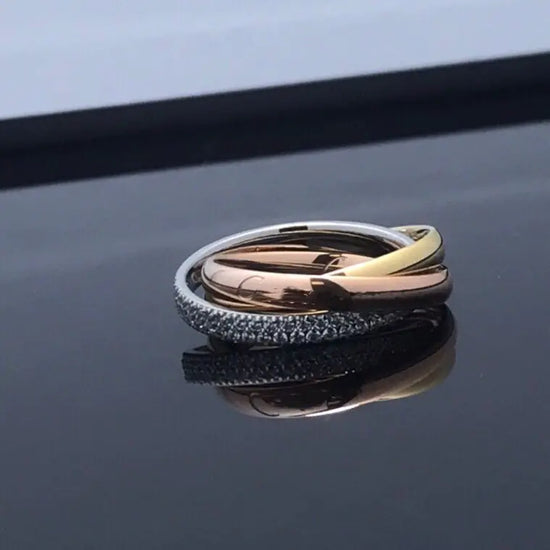 Tres Anillos de Tendencia Cruzada con Diseño de Pareja de Diamantes
