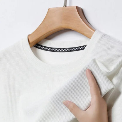 Franela manga corta con cuello redondo y estampado de gofres para hombre.