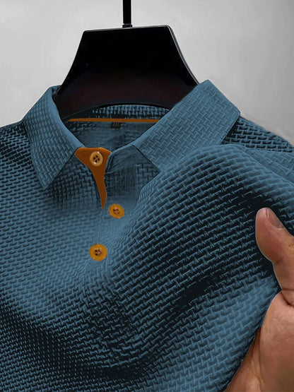 Polo manga corta con solapa de seda helada para hombre.