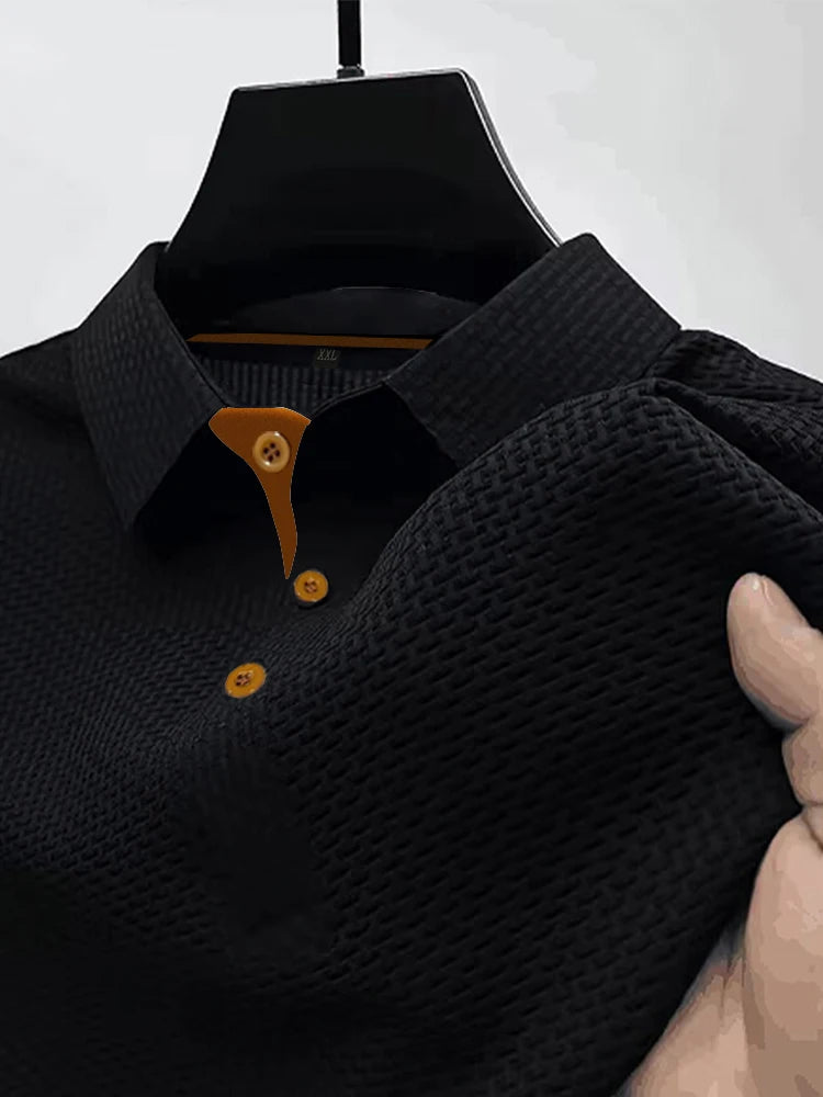 Polo manga corta con solapa de seda helada para hombre.