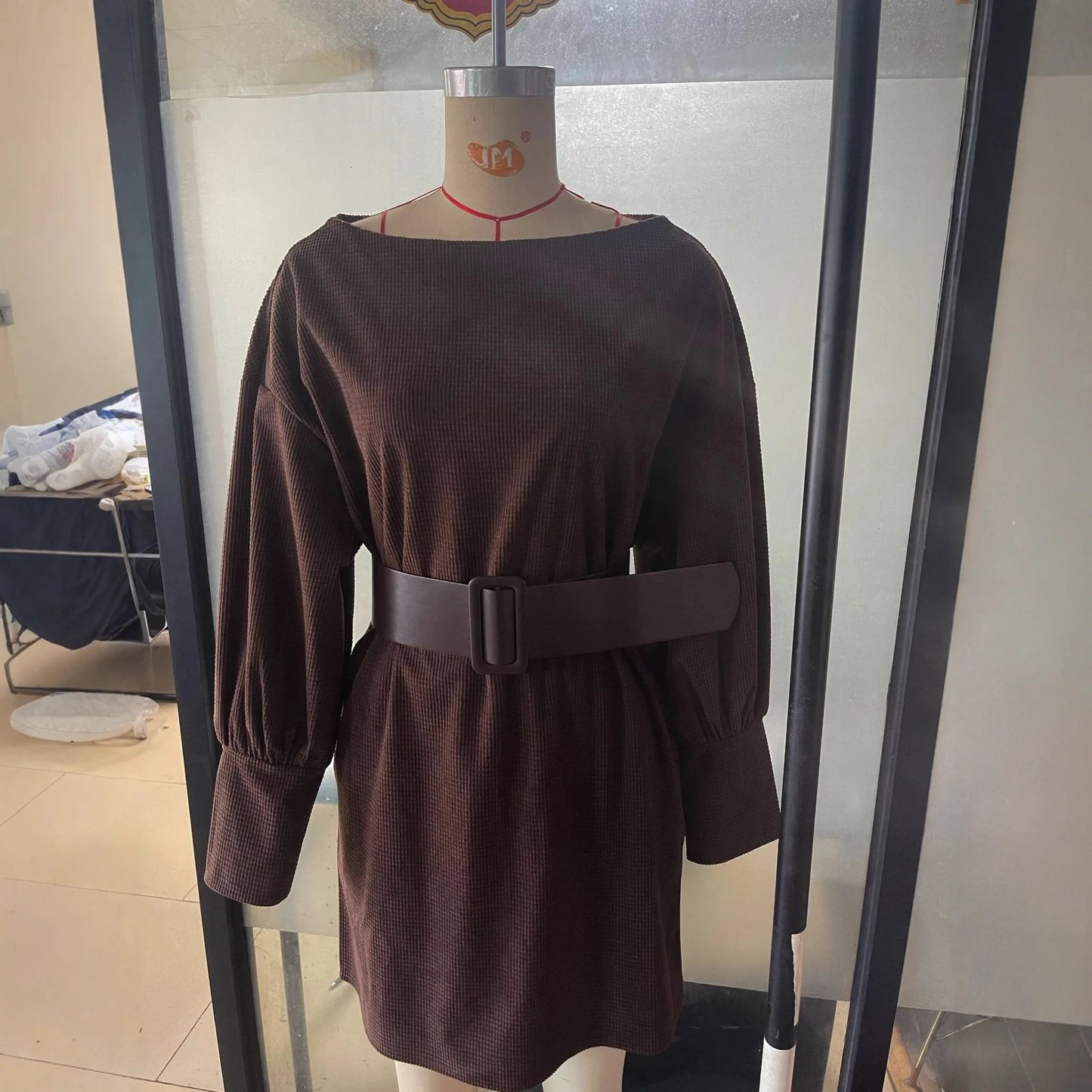 Vestido corto estilo francés, manga larga, tejido de punto, cinturón