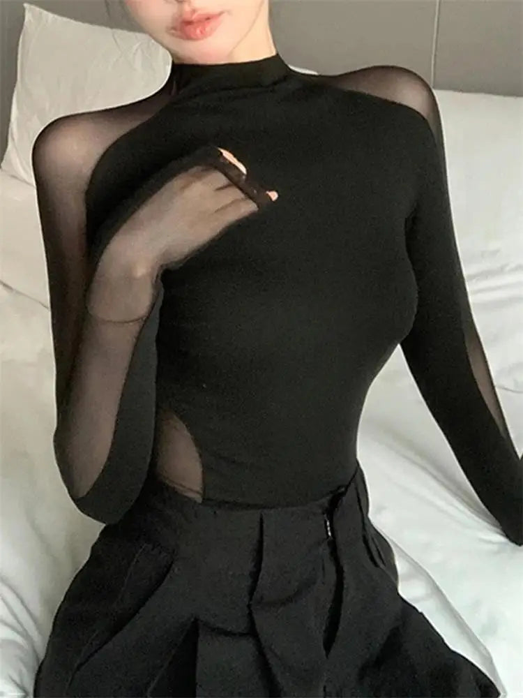 Top negro sexy de malla hueca con parches para mujer