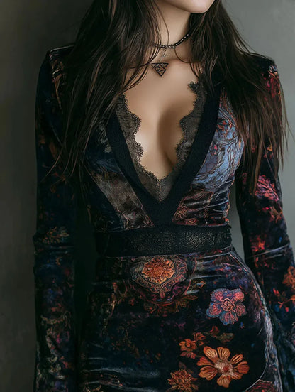 Vestido mini ajustado de terciopelo con estampado floral de encaje y retazos