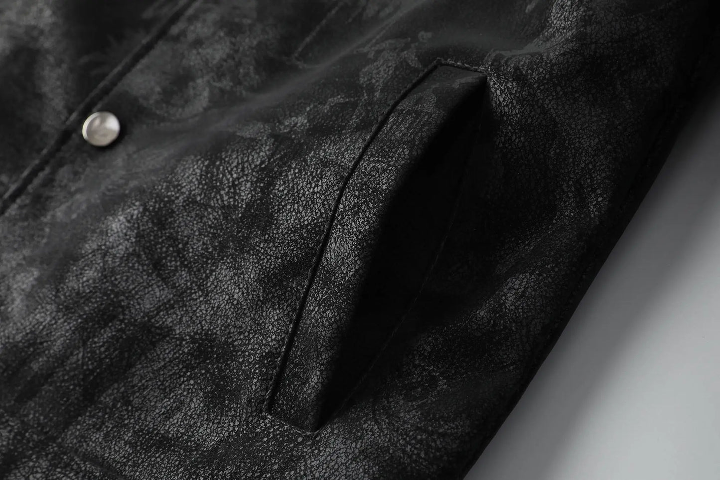 Chaqueta de cuero sintético con solapa para hombre, corta, informal, con estampado