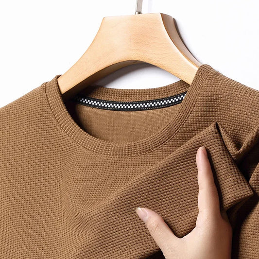 Franela manga corta con cuello redondo y estampado de gofres para hombre.