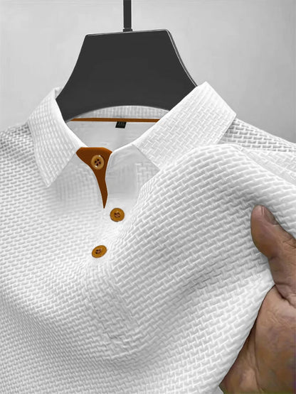 Polo manga corta con solapa de seda helada para hombre.