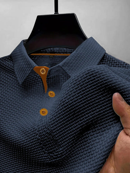 Polo manga corta con solapa de seda helada para hombre.