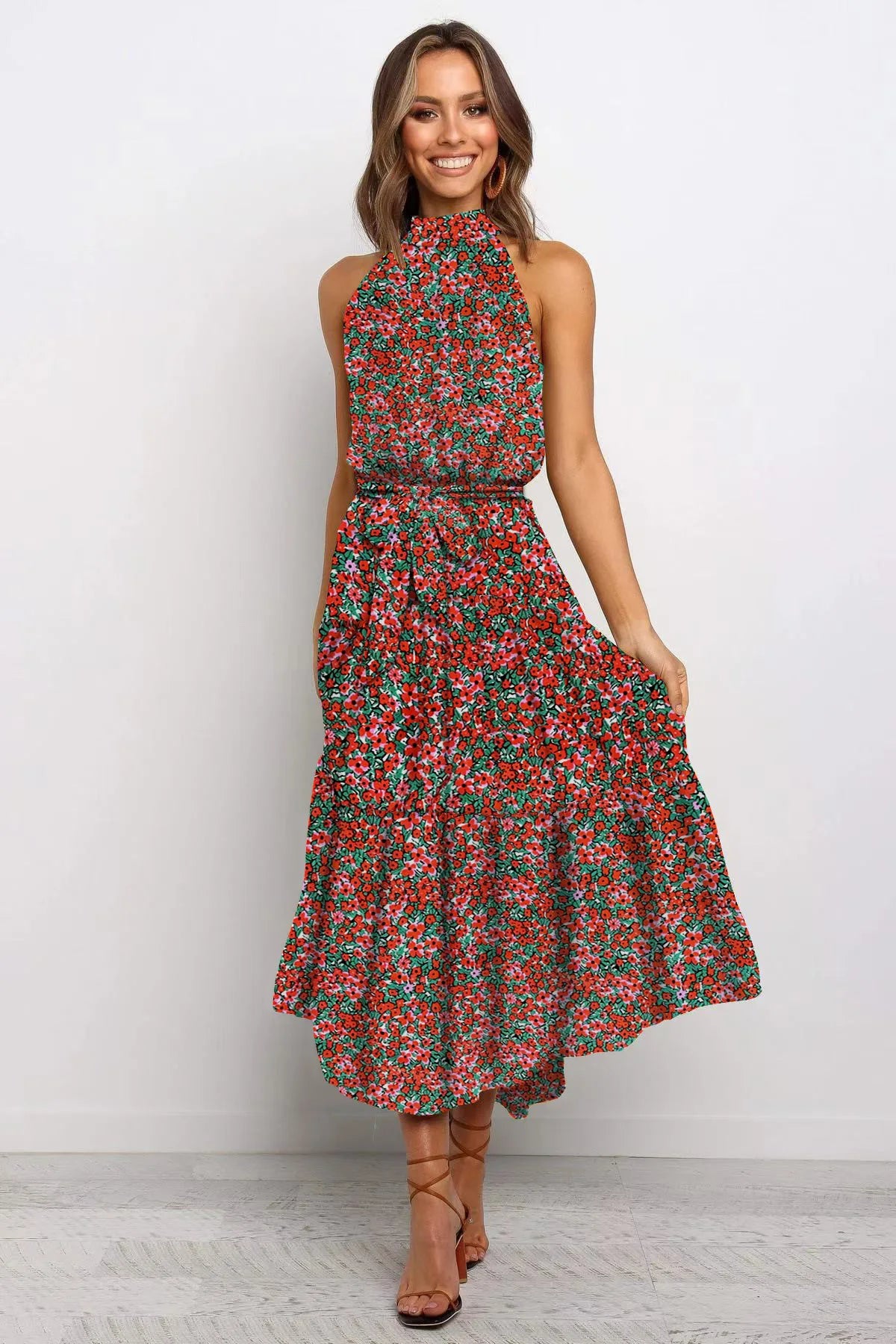 Vestido cuello halter, sin mangas, estampado de lunares, con cordones