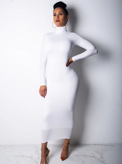 Vestido largo de manga larga con elástico y cuello alto ajustado.