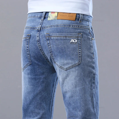 Pantalones vaqueros ajustados de color azul claro para hombre