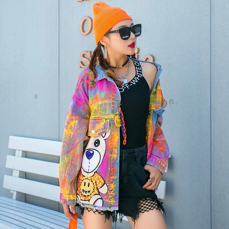 vibrante y estilosa Chaqueta Estampada con Grafiti Colorido!