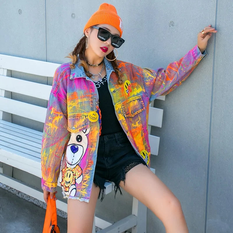 vibrante y estilosa Chaqueta Estampada con Grafiti Colorido!
