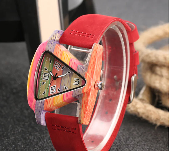 Reloj de Madera - Diseño Triangular Colorido