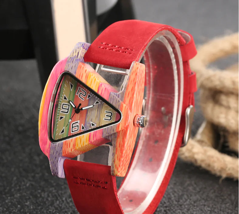 Reloj de Madera - Diseño Triangular Colorido
