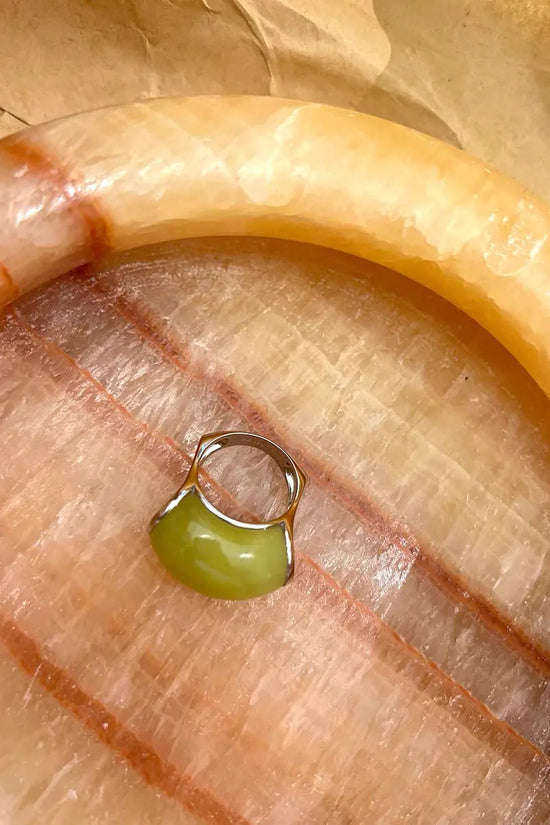 Anillo Verde Uva con Diseño Avanzado