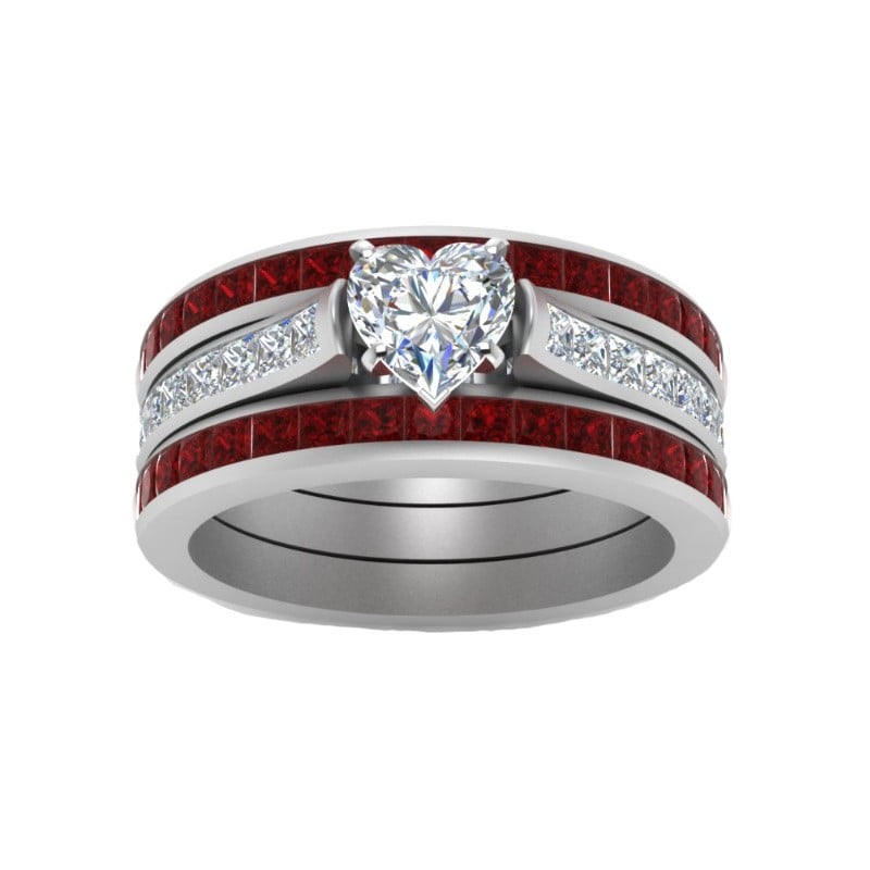Anillo de Tres Capas en Forma de Corazón de Rubí