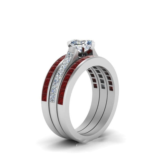 Anillo de Tres Capas en Forma de Corazón de Rubí