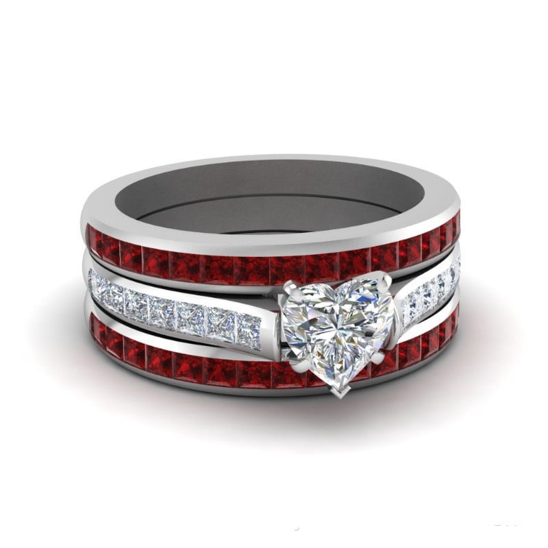 Anillo de Tres Capas en Forma de Corazón de Rubí