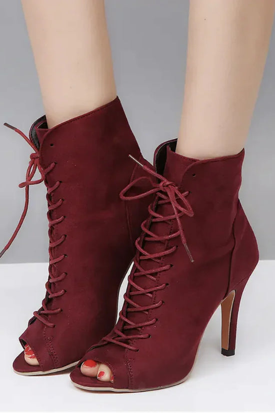 Botines elegantes con punta abierta y cordones color rojo vino