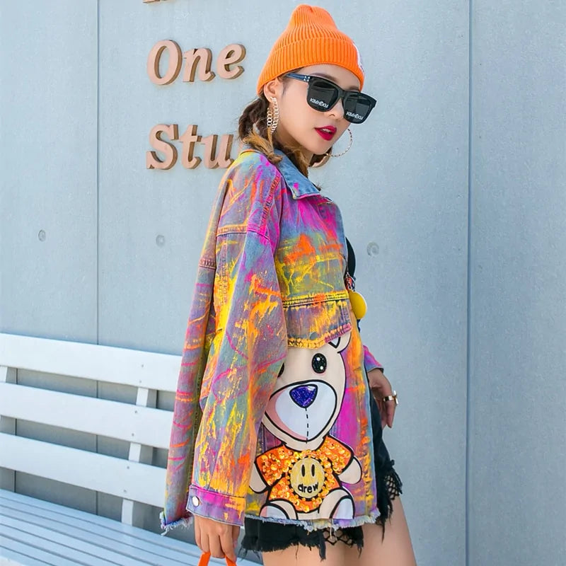 vibrante y estilosa Chaqueta Estampada con Grafiti Colorido!