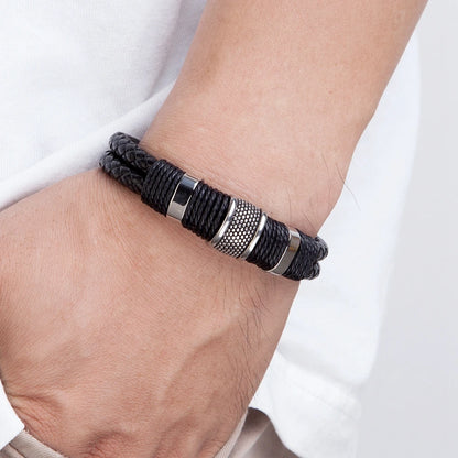 Brazalete de cuero trenzado: para el hombre moderno