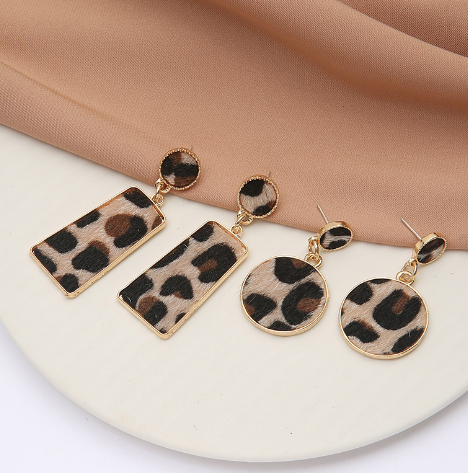 Aretes de Cuero de Doble Cara con Estampado de Leopardo y Forma de Gota
