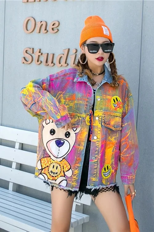 vibrante y estilosa Chaqueta Estampada con Grafiti Colorido!