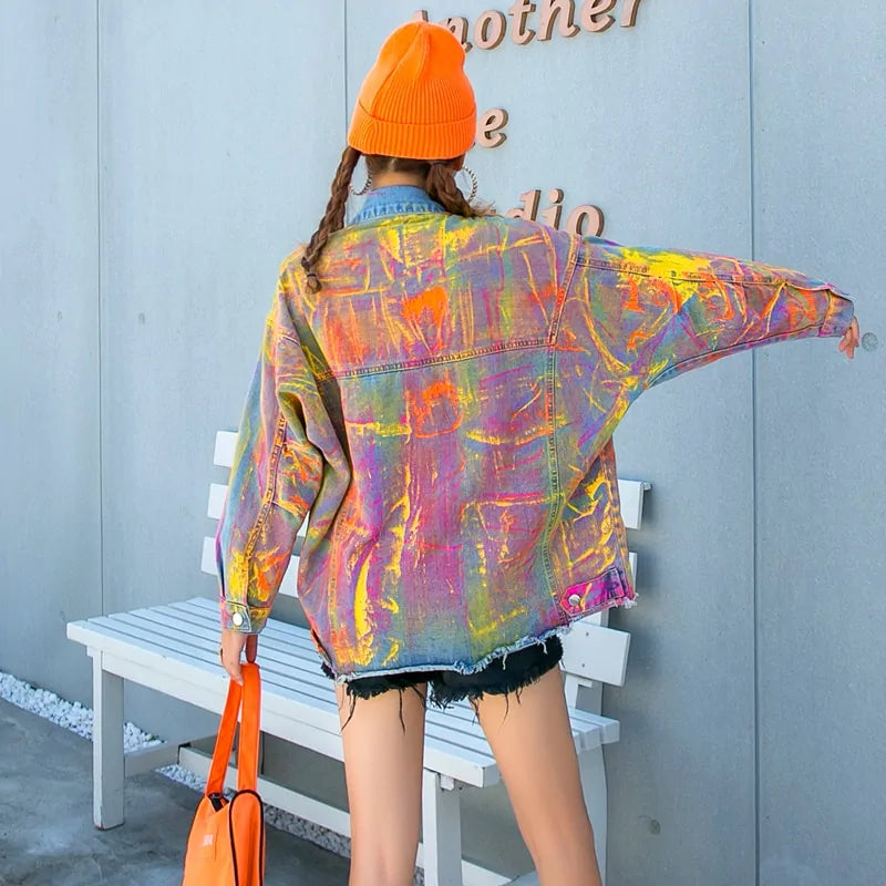 vibrante y estilosa Chaqueta Estampada con Grafiti Colorido!