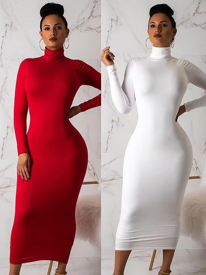 Vestido largo de manga larga con elástico y cuello alto ajustado.