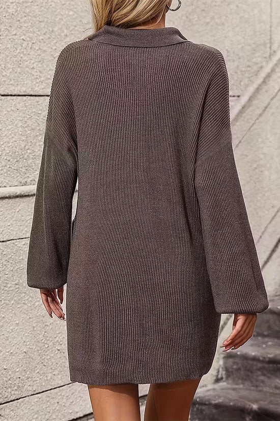 Vestido de Punto con Cuello Polo y Botones en Color Sólido