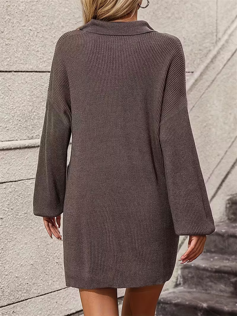 Vestido de Punto con Cuello Polo y Botones en Color Sólido