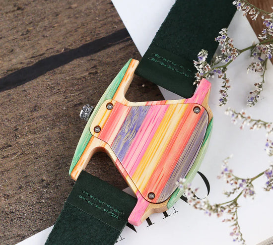 Reloj de Madera - Diseño Triangular Colorido